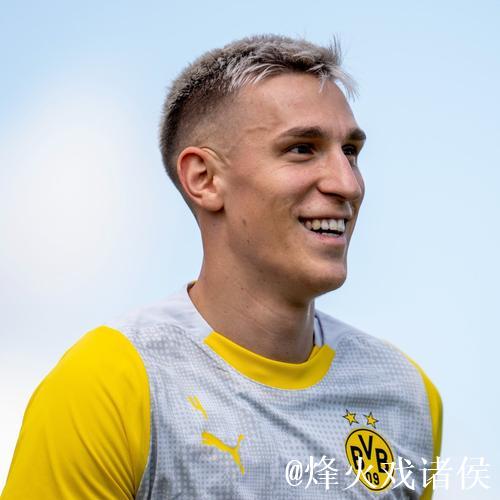 图片报:罗伊斯与施洛特贝克共进晚餐,向后者展示留队的好处 图片报:罗伊斯与施洛特贝克共进晚餐,向后者展示留队的好处