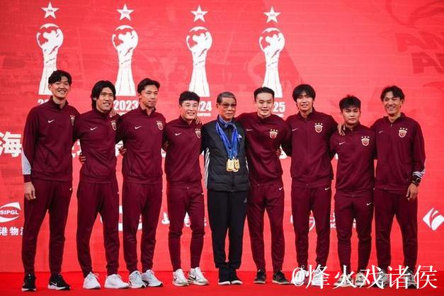 36 岁 “老黄忠” 王燊超再战一年，“带刀侍卫”靠啥关键时刻总能进球？